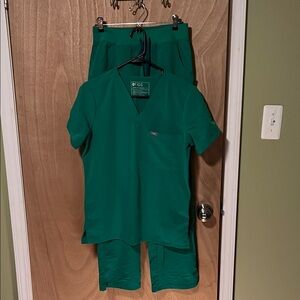 Figs Green Women's Scrub Set